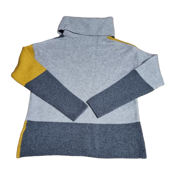 3/$40 Sale! Cute 3 Tone Sweater - Picture 2 of 6